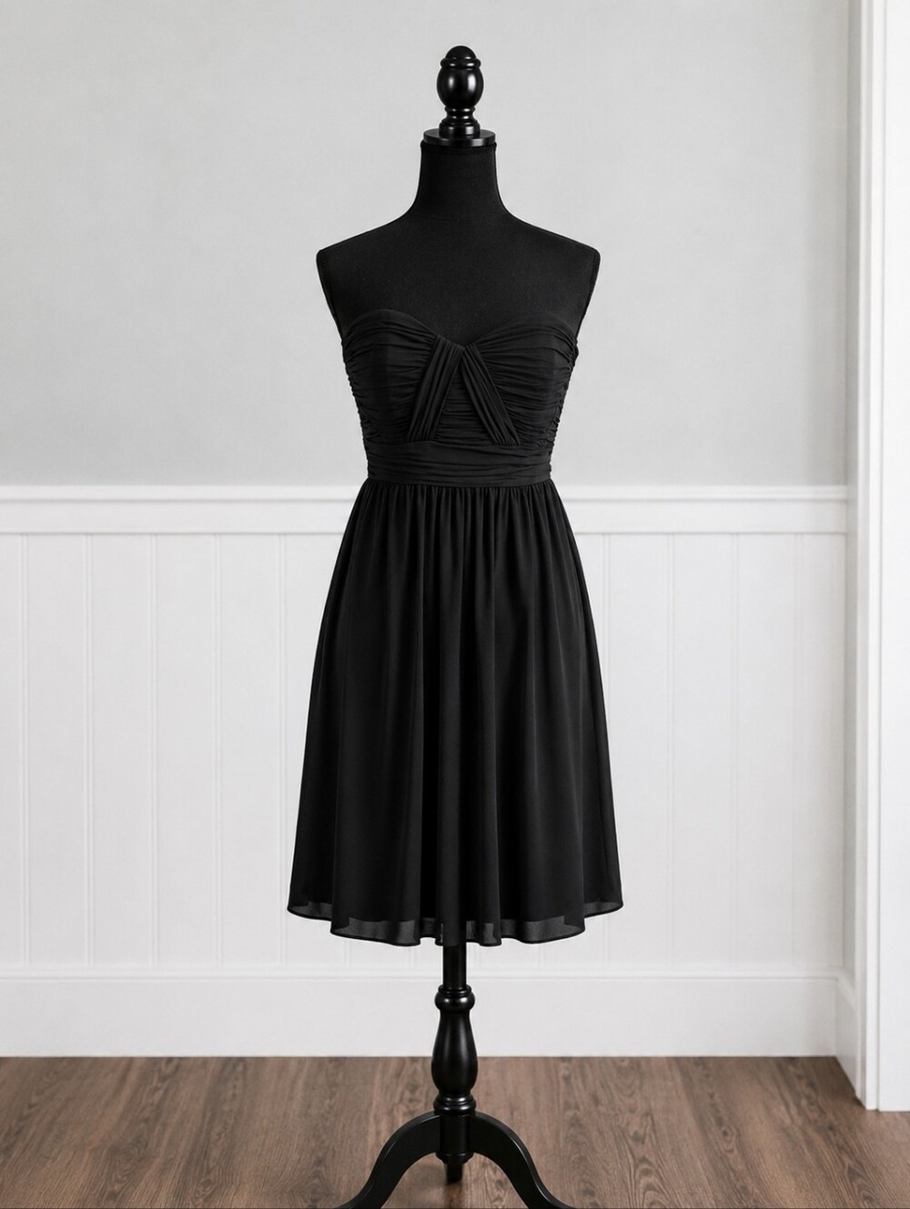 •Gianni Bini Black Strapless Dress